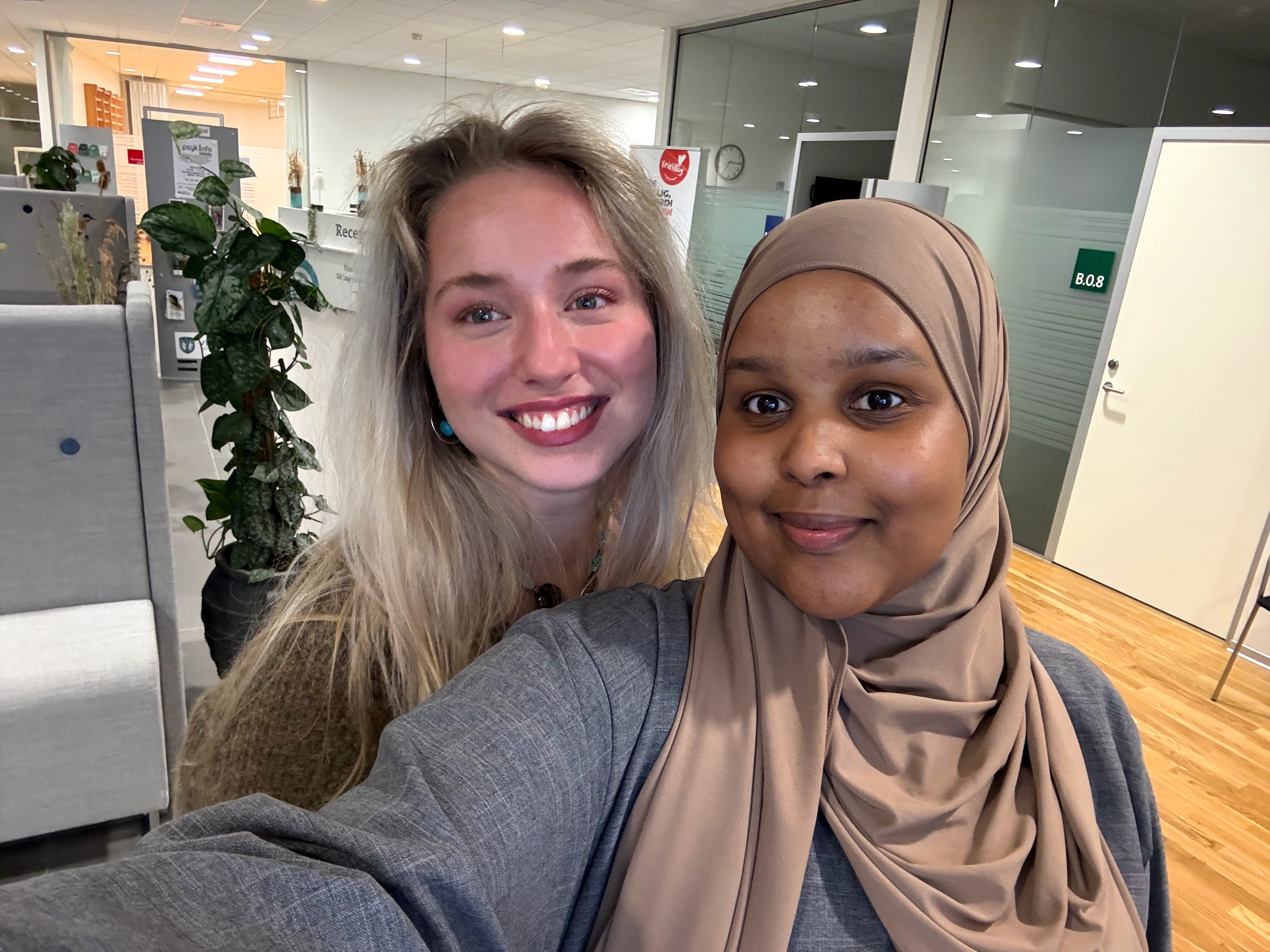 Laura og Asma - unge taskforce